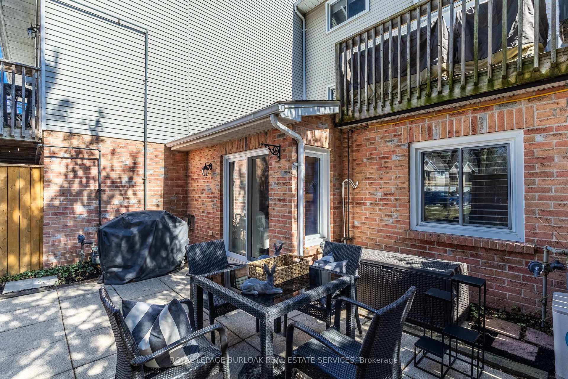 2 Bedrooms Condo at 2110 Cleaver, Burlington For sale
