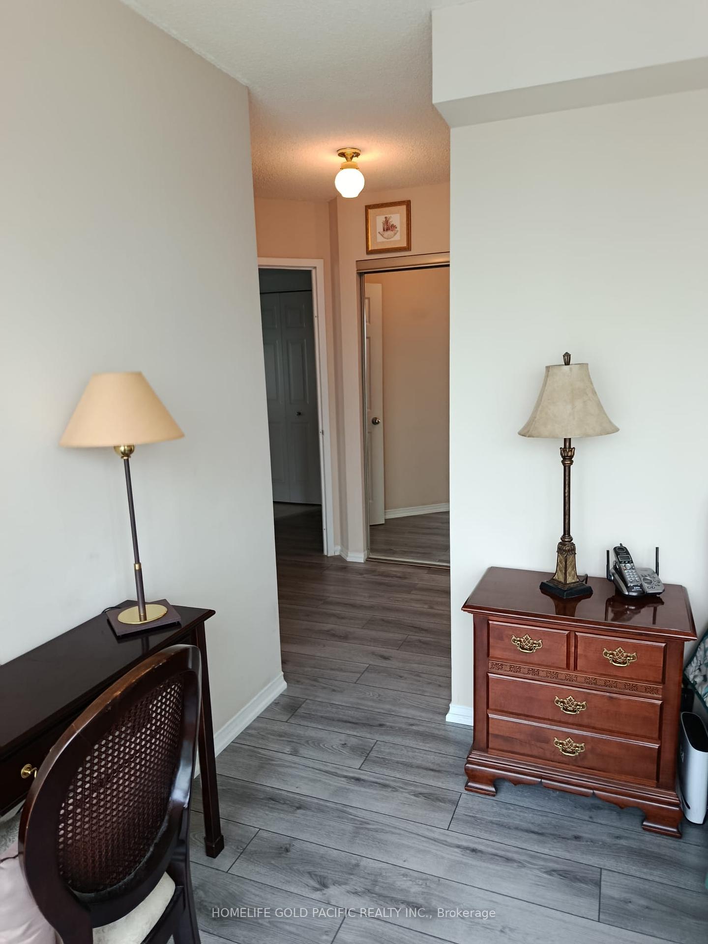 2 Bedrooms Condo at 77 Harbour, Toronto For sale