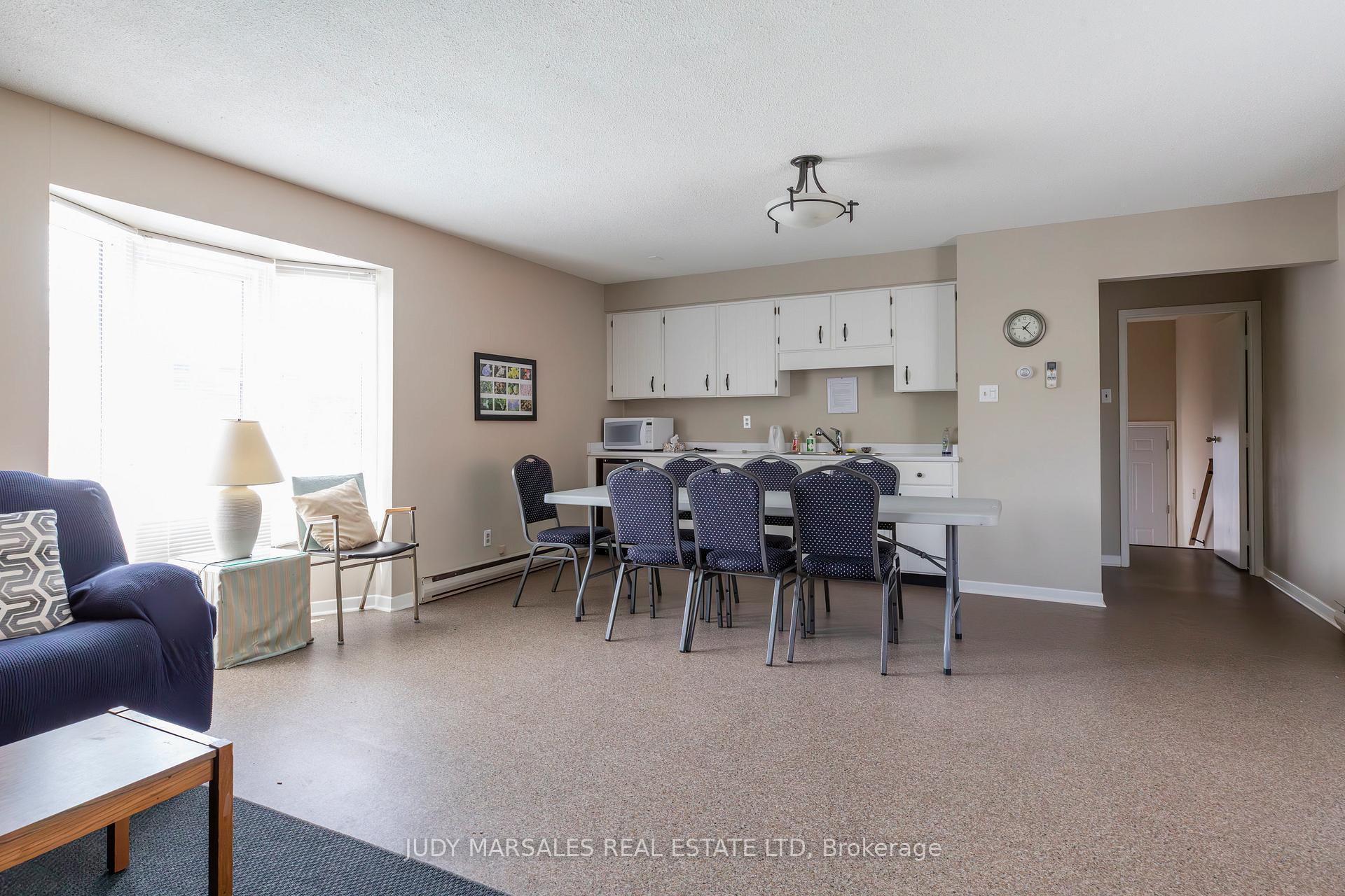 3 Bedrooms Condo at 3035 Glencrest, Burlington For sale