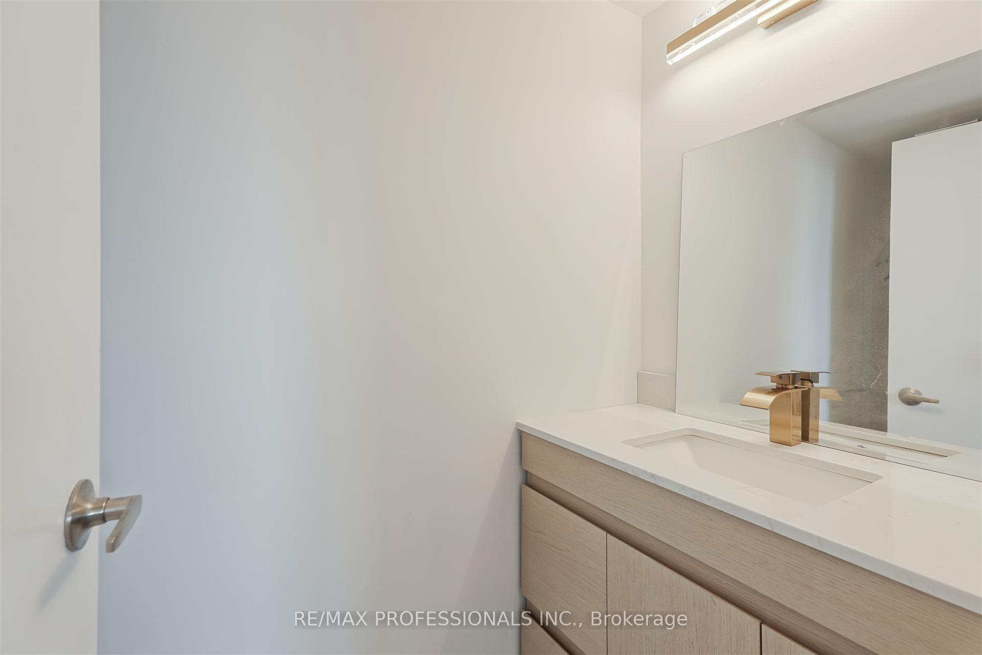 3 Bedrooms Condo at 11 Neilson, Toronto For sale
