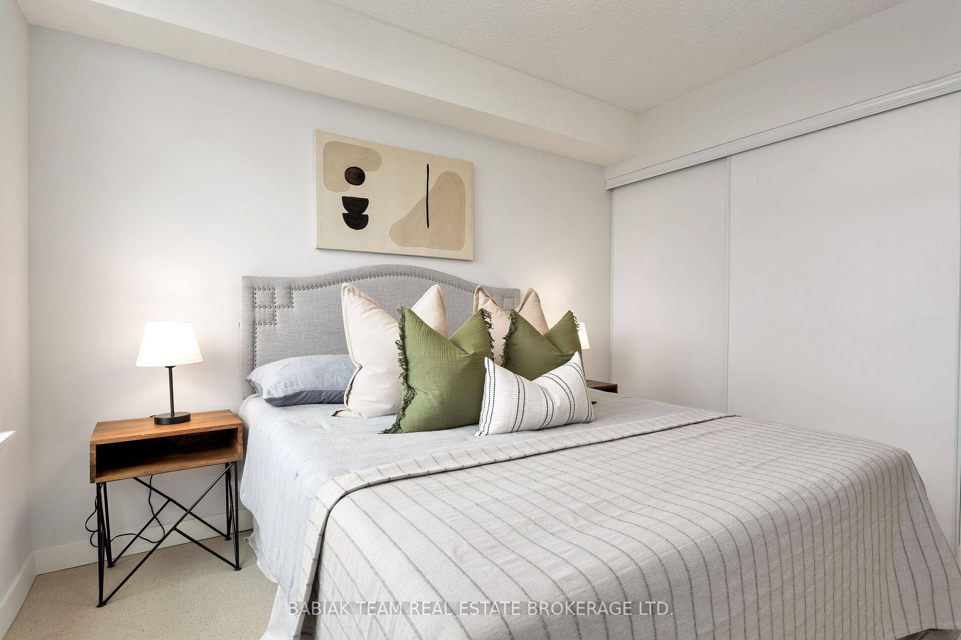 3 Bedrooms Condo at 816 Lansdowne, Toronto For sale