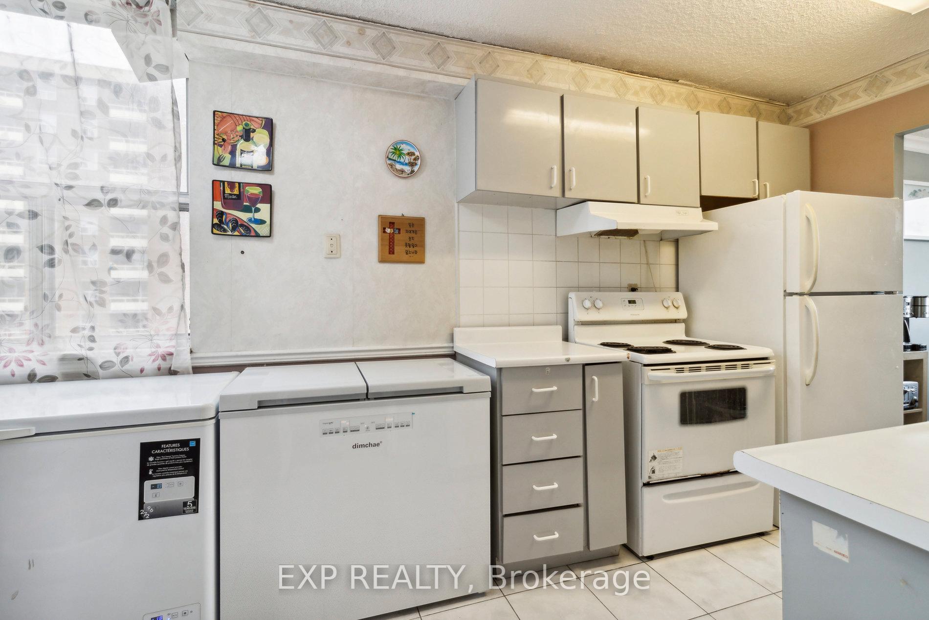 3 Bedrooms Condo at 205 Hilda, Toronto For sale