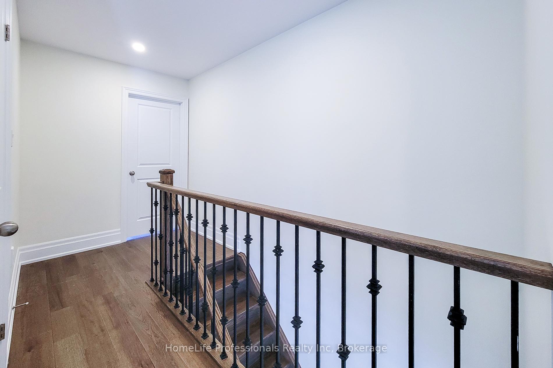 3 Bedrooms Condo at 111 Wilson, Hamilton For sale