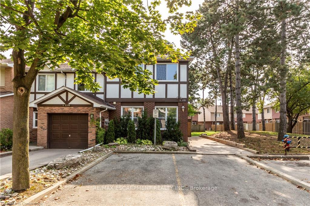 3 Bedrooms Condo at 4199 Longmoor, Burlington For sale