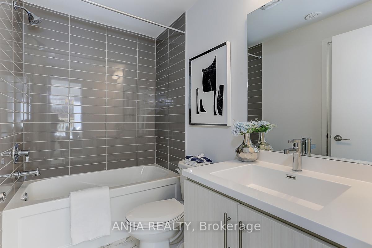 2 Bedrooms Condo at 5 William Jackson, Toronto For sale