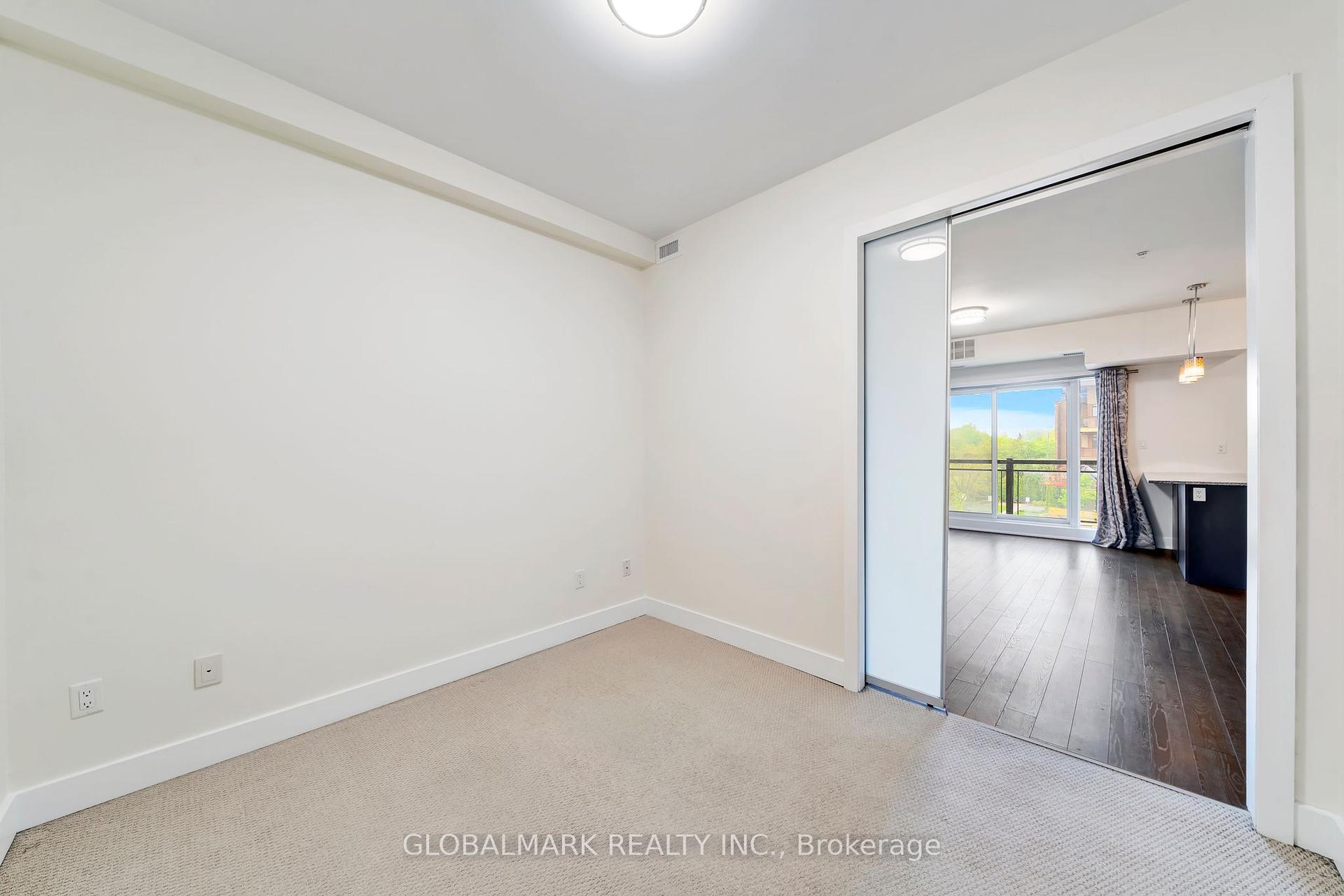 2 Bedrooms Condo at 128 Garden, Oakville For sale