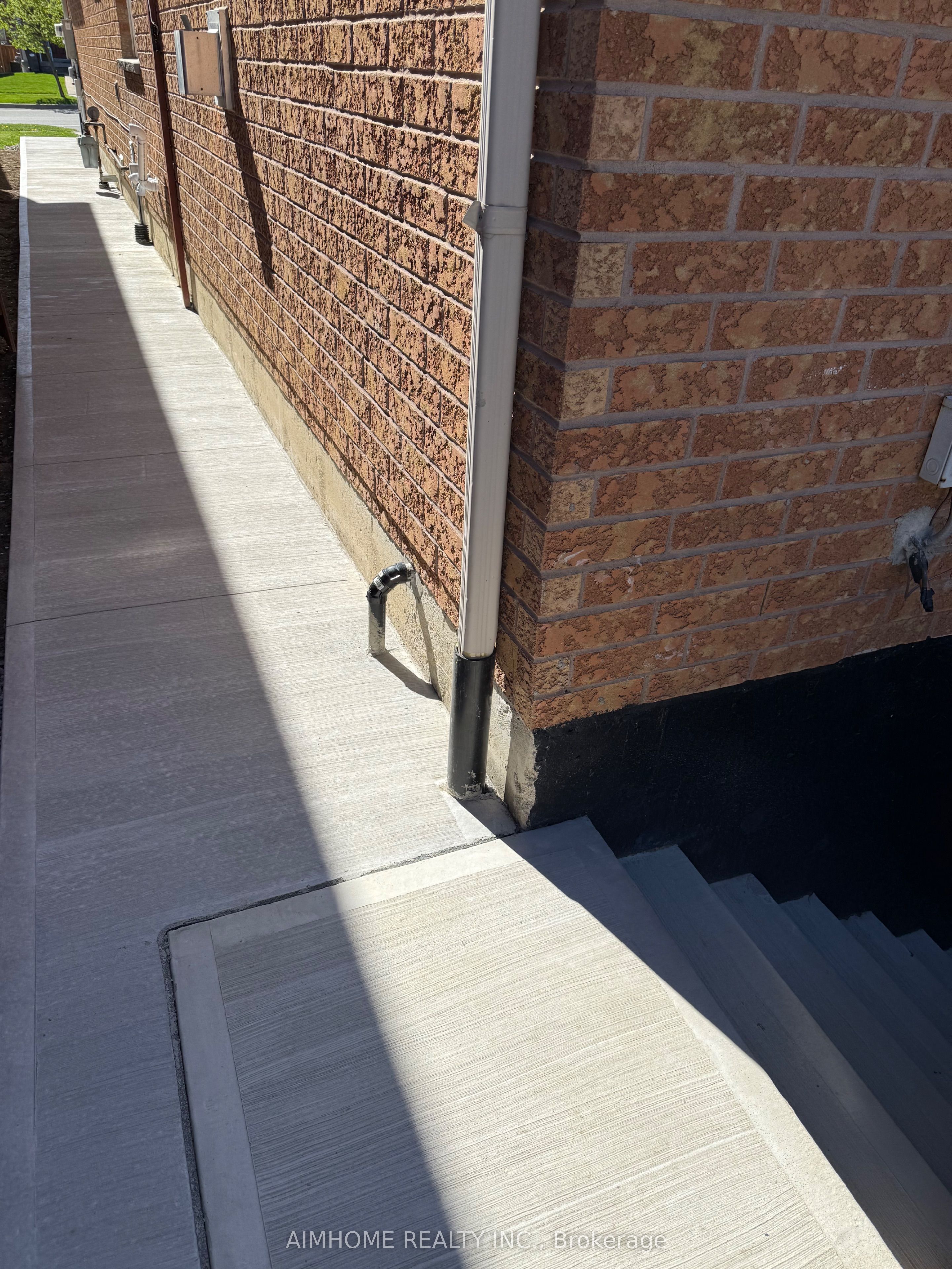 87 Nahani Way, #Lower