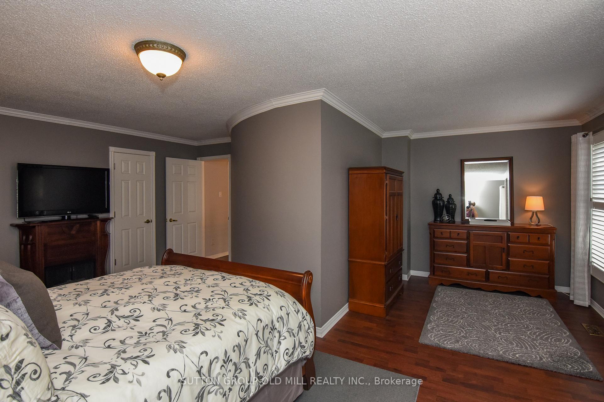4 Bedrooms Condo at 4635 Regents, Mississauga For sale