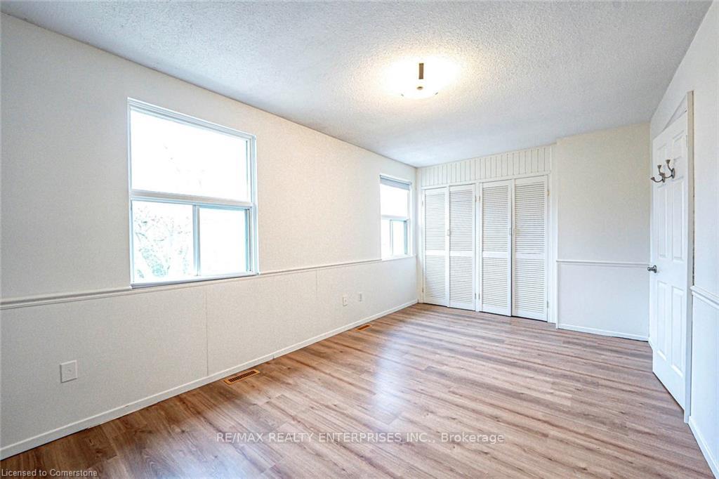 4 Bedrooms Condo at 1050 Shawnmarr, Mississauga For sale