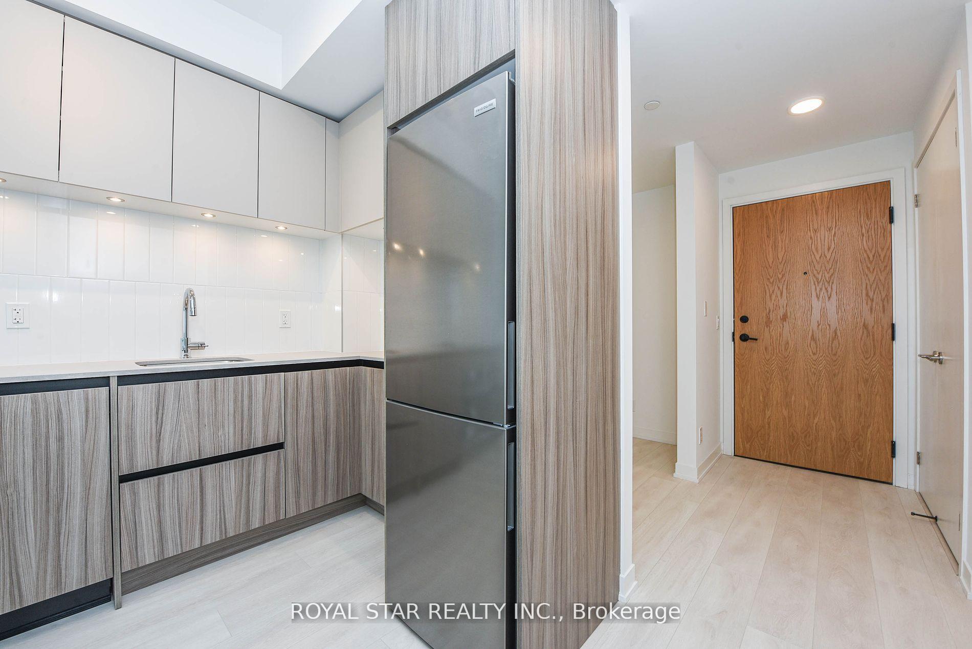 2 Bedrooms Condo at 7950 Bathurst, Vaughan For sale
