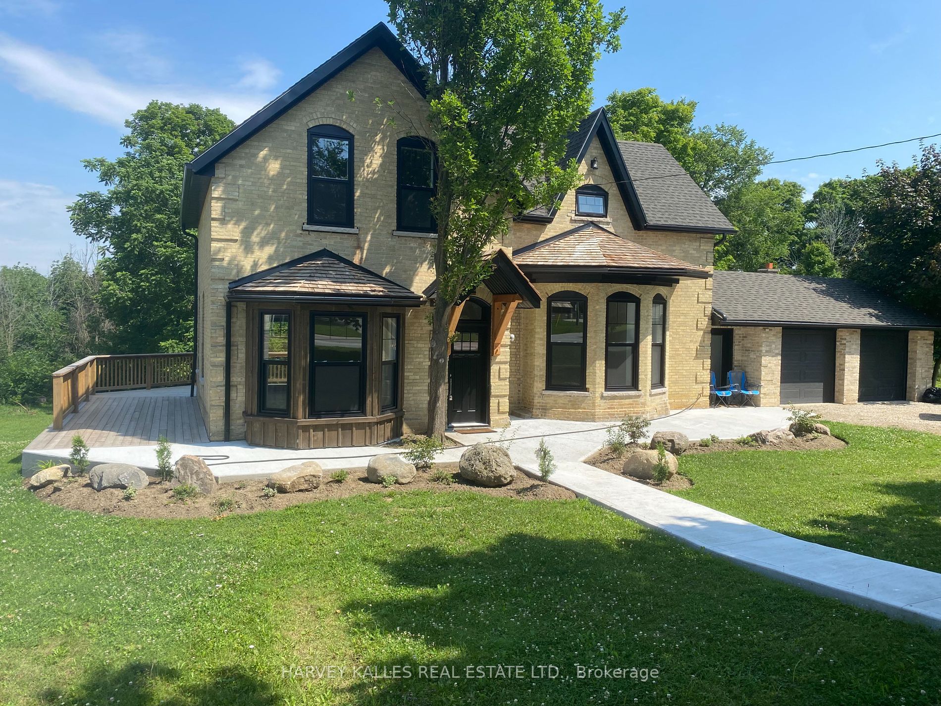 16 Hillcrest Street W