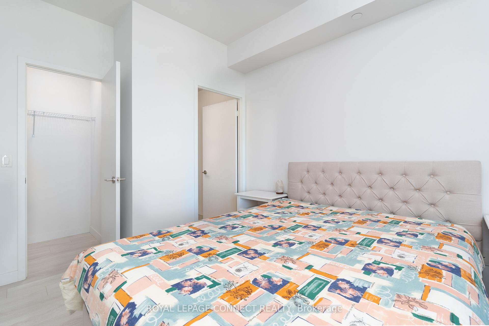 2 Bedrooms Condo at 8 Eglinton, Toronto For sale