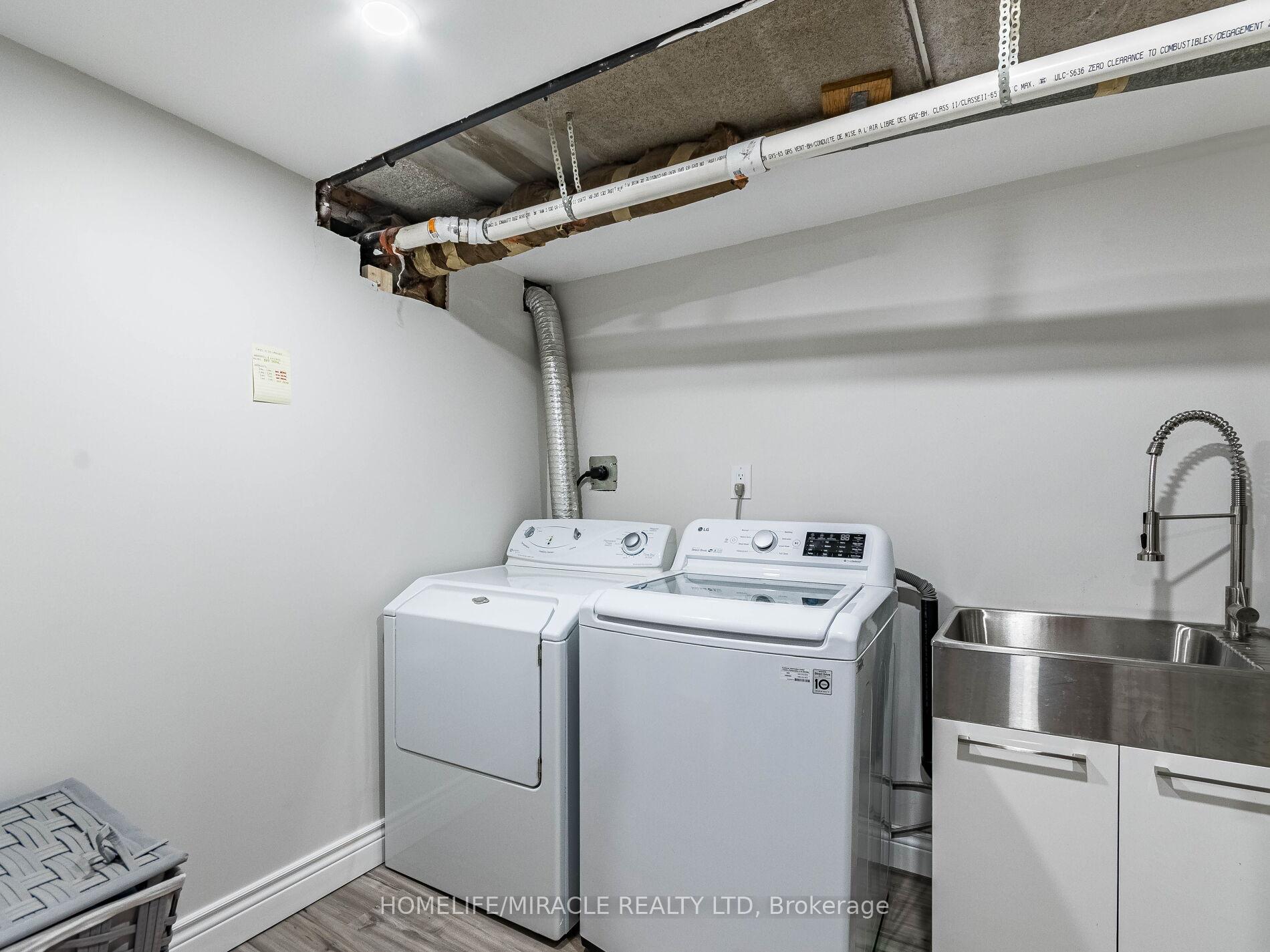 5 Bedrooms Condo at 180 Mississauga Valley, Mississauga For sale
