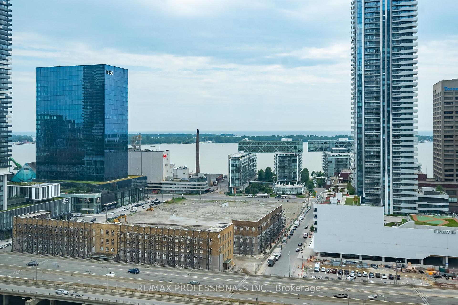 2 Bedrooms Condo at 25 The Esplanade, Toronto For sale