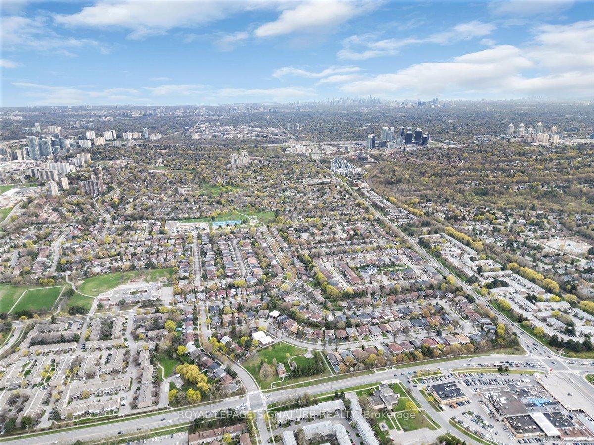 3 Bedrooms Condo at 2 Liszt,  Toronto For sale