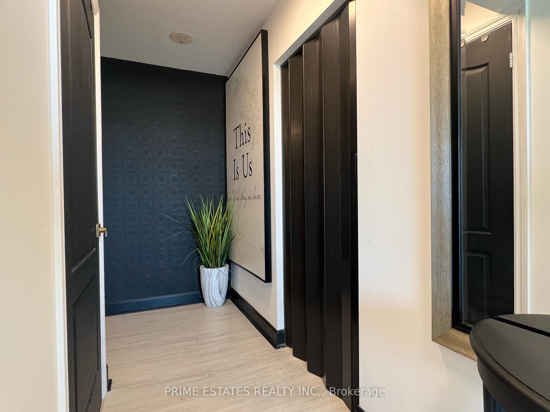 2 Bedrooms Condo at 70 Town Centre,  Toronto For sale