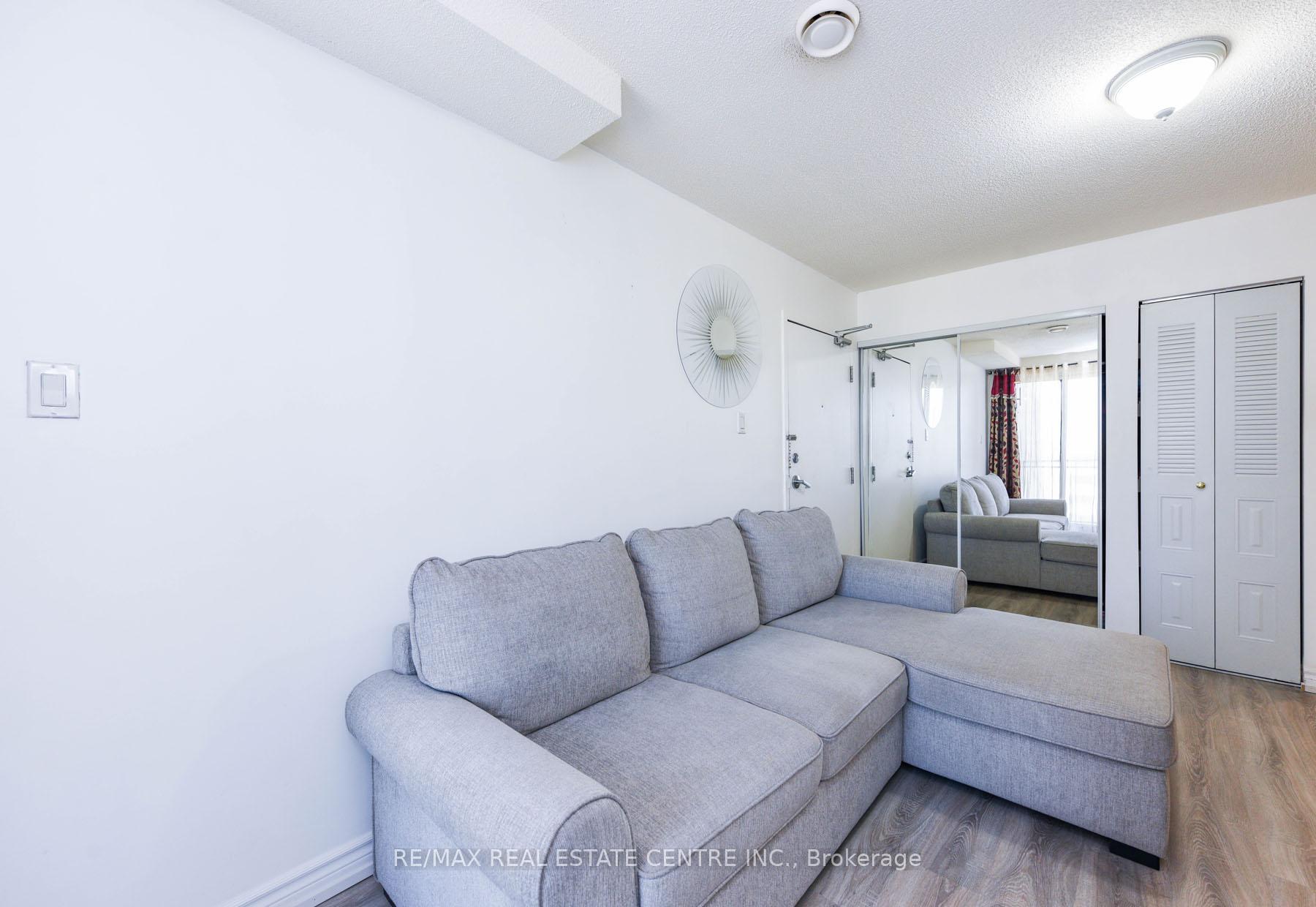 3 Bedrooms Condo at 7405 Goreway, Mississauga For sale