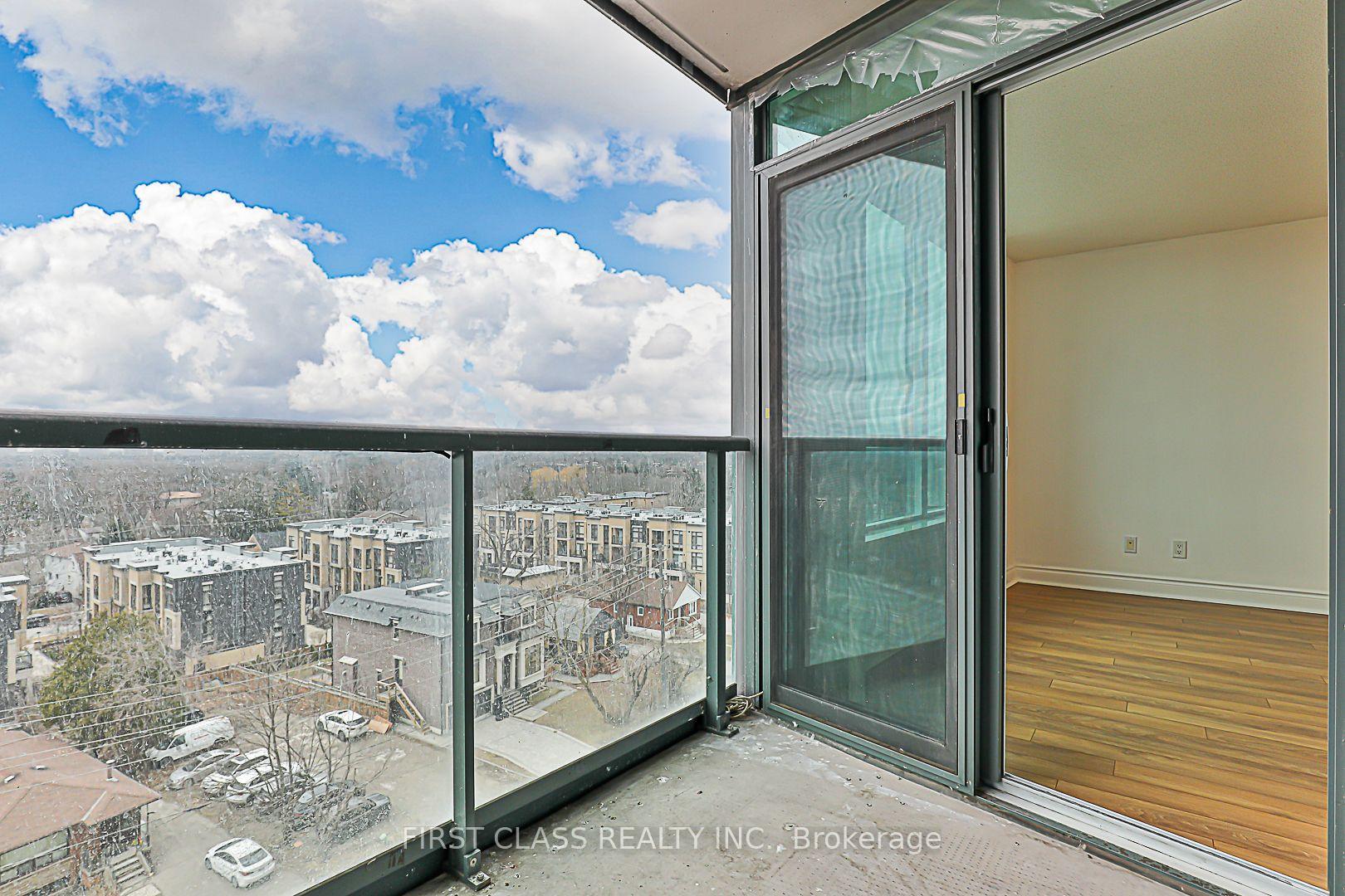 2 Bedrooms Condo at 15 Greenview,  Toronto For sale