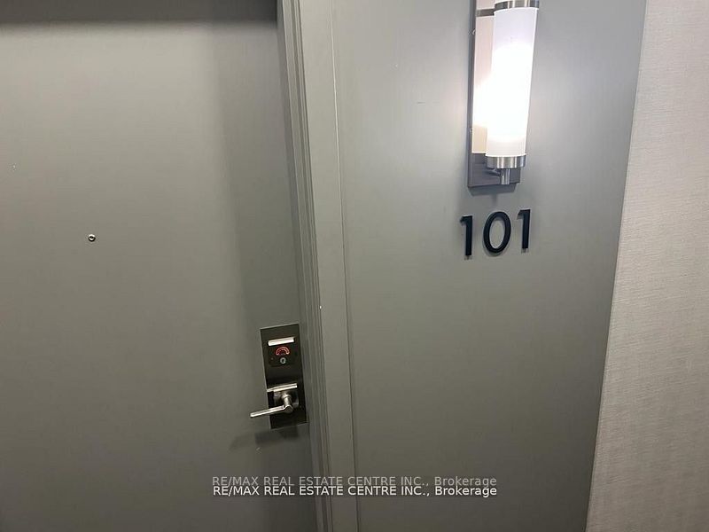 #101 - 130 Canon Jackson Drive, Toronto, ON M6M 3Z4