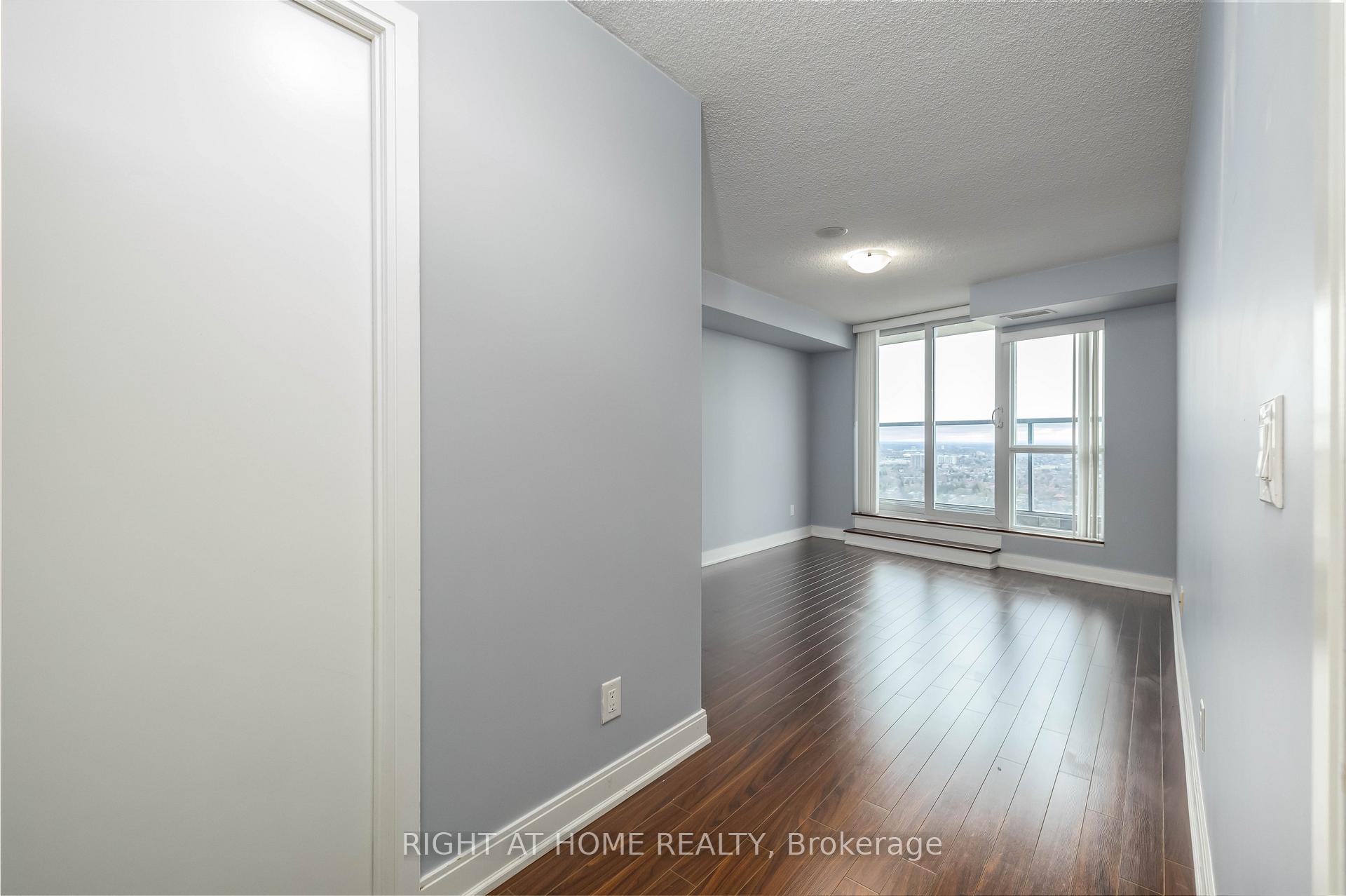 3 Bedrooms Condo at 125 Village Green,  Toronto For sale