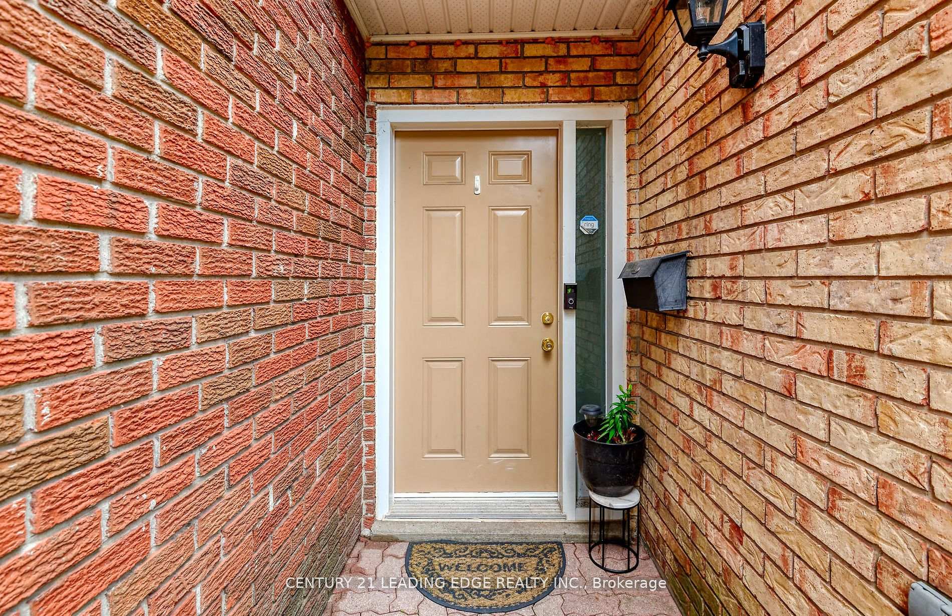 3 Bedrooms Condo at 11 Harrisford, Hamilton For sale
