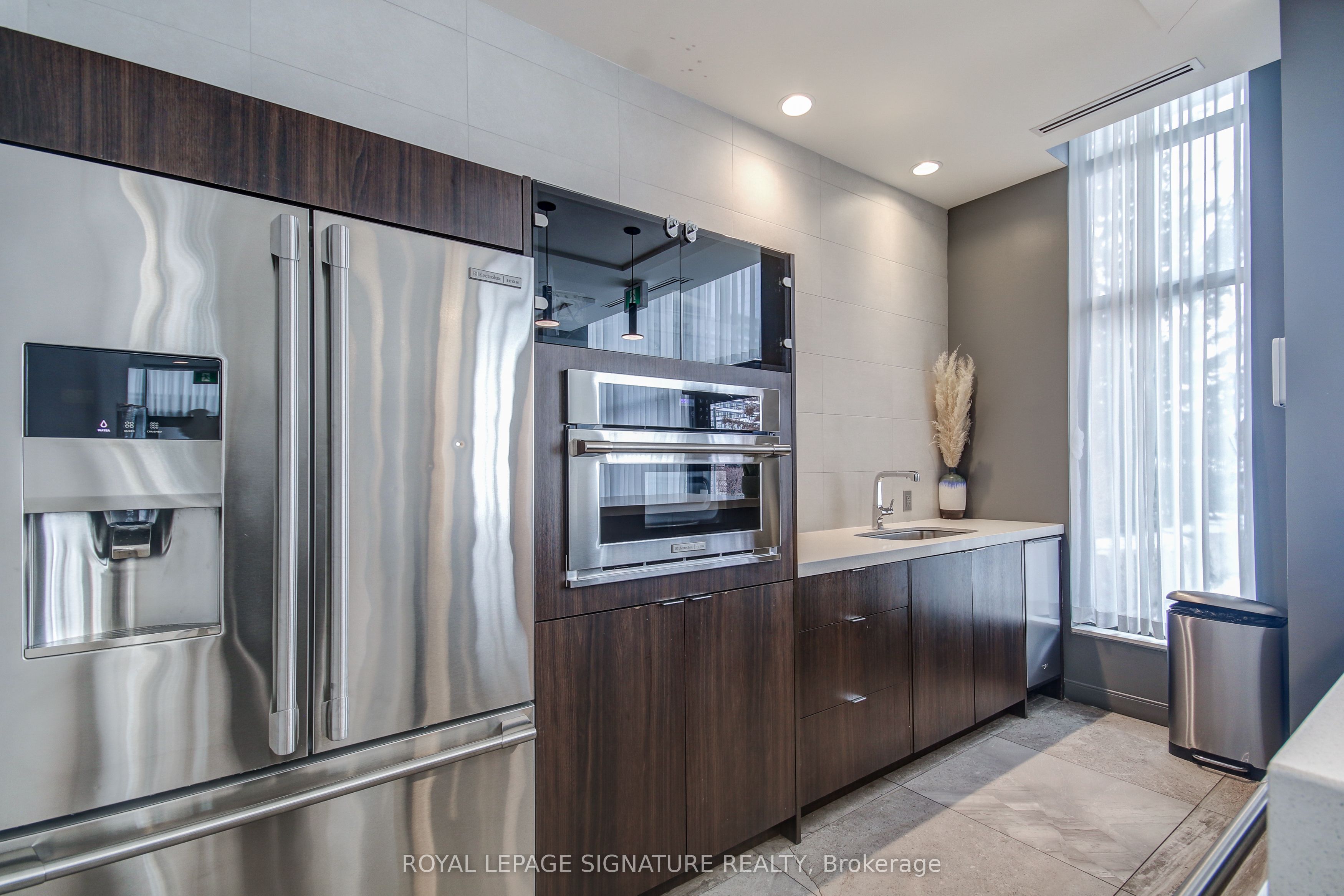 2550 Eglinton Avenue W, #2003