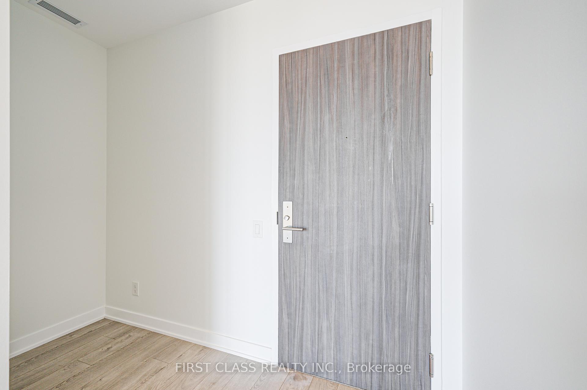 2 Bedrooms Condo at 185 Roehampton, Toronto For sale