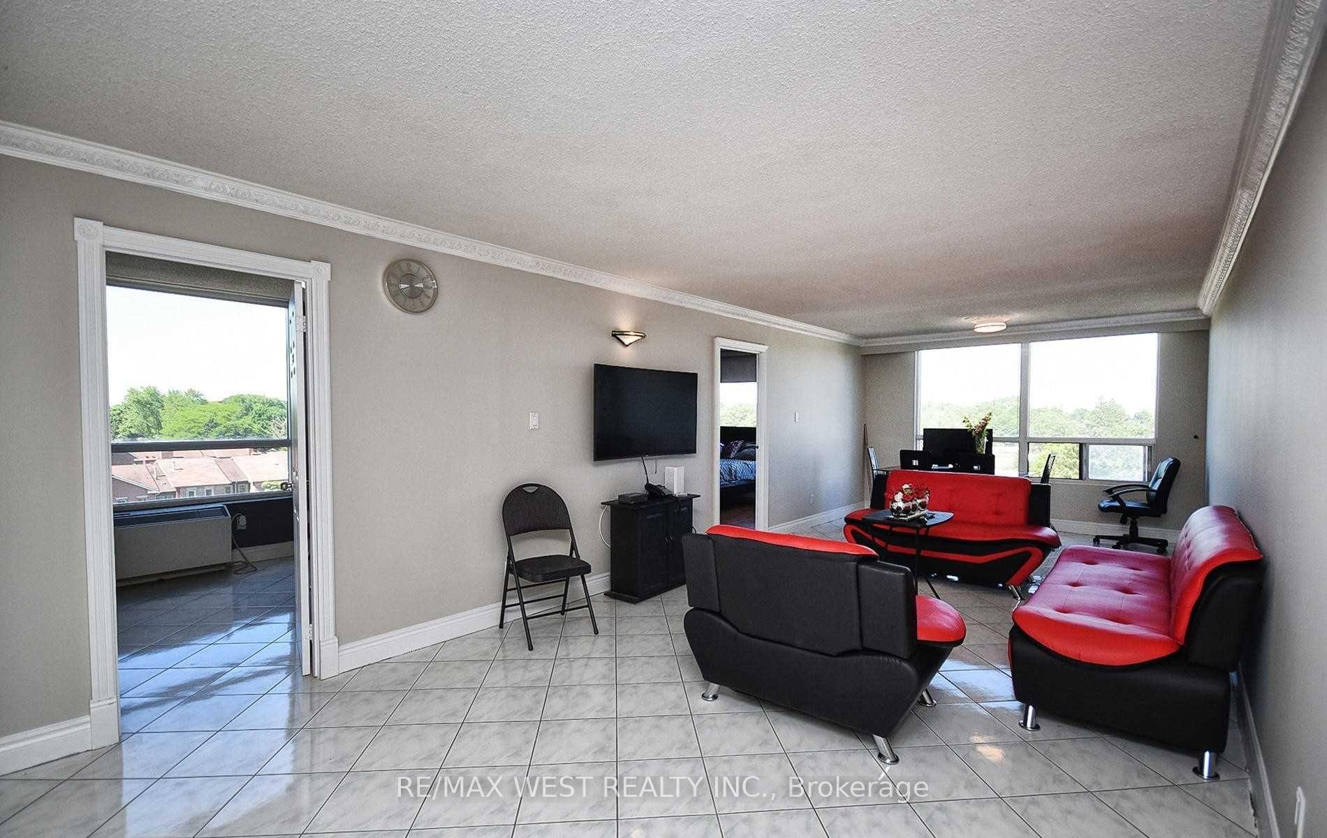 4 Bedrooms Condo at 1 Reidmount, Toronto For sale