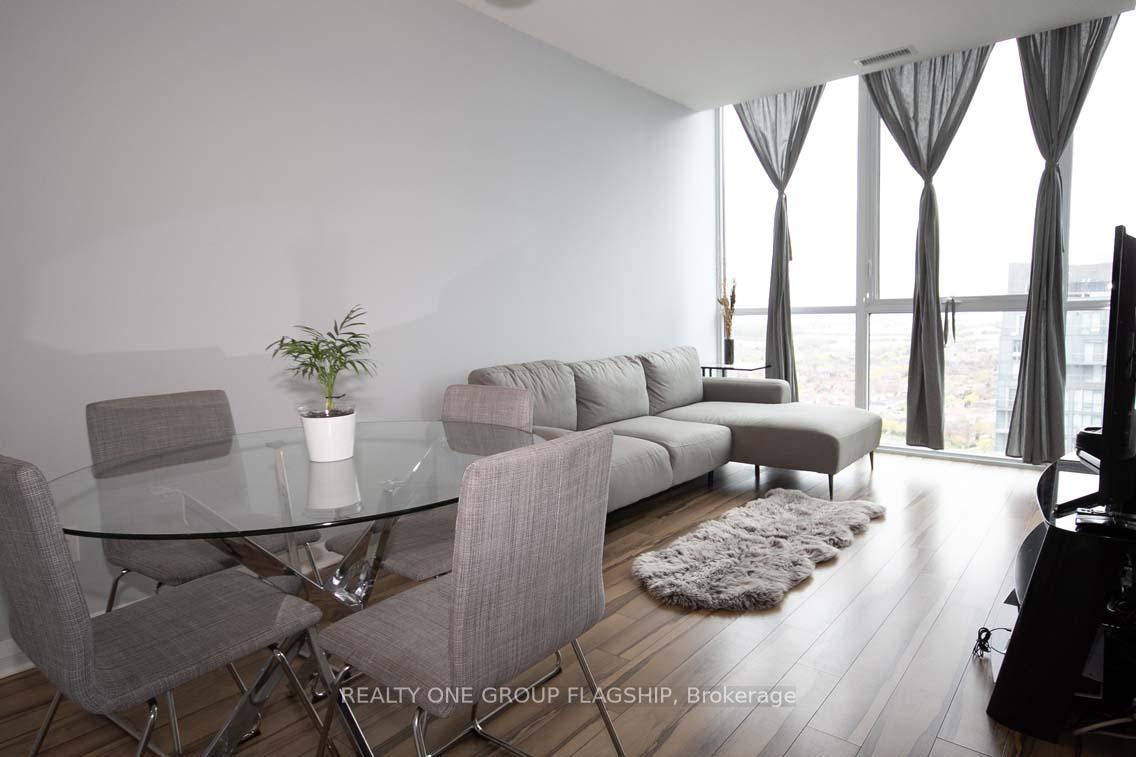 2 Bedrooms Condo at 75 Eglinton,  Mississauga For sale