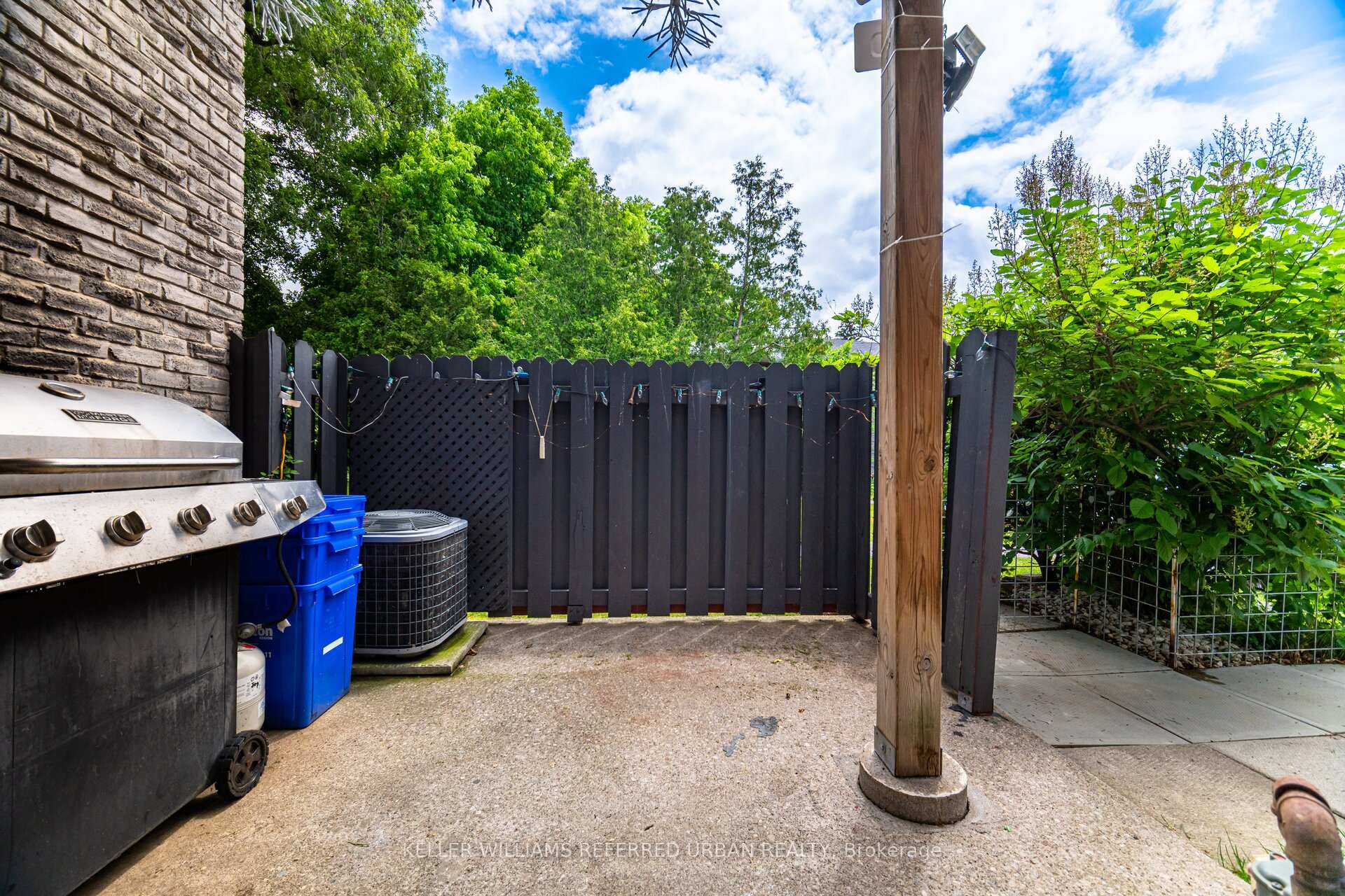 3 Bedrooms Condo at 973 Francis, Burlington For sale