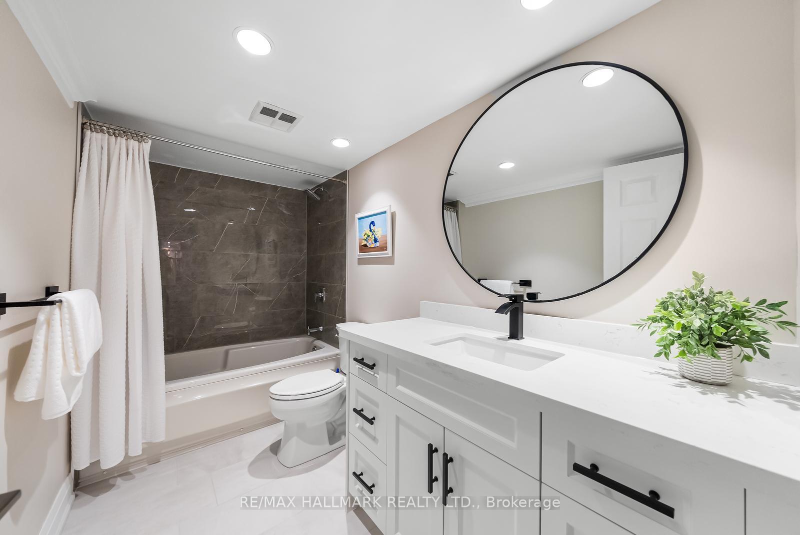 2 Bedrooms Condo at 2210 Lakeshore, Burlington For sale