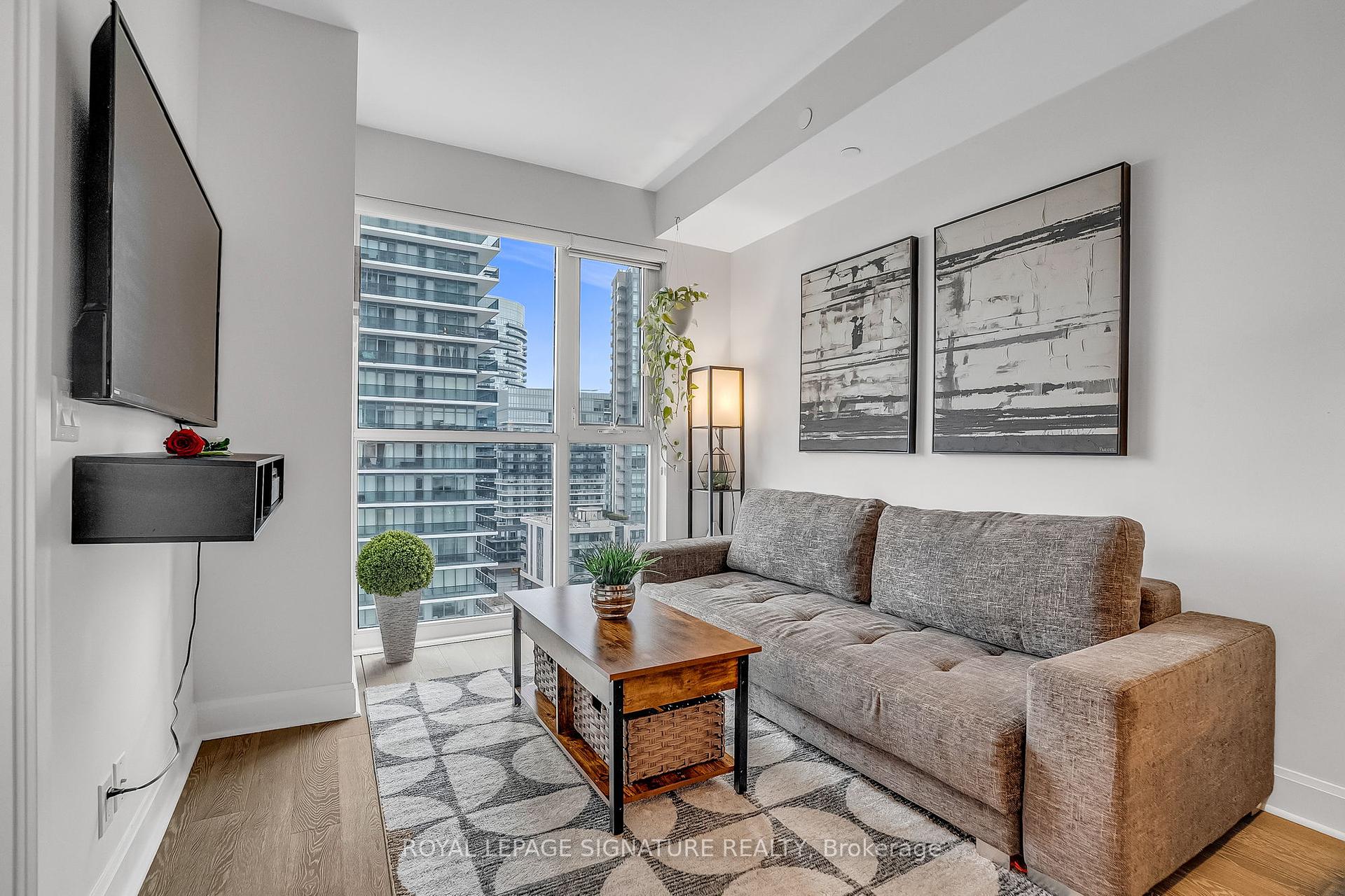 1 Bedroom Condo at 33 Shore Breeze,  Toronto For sale