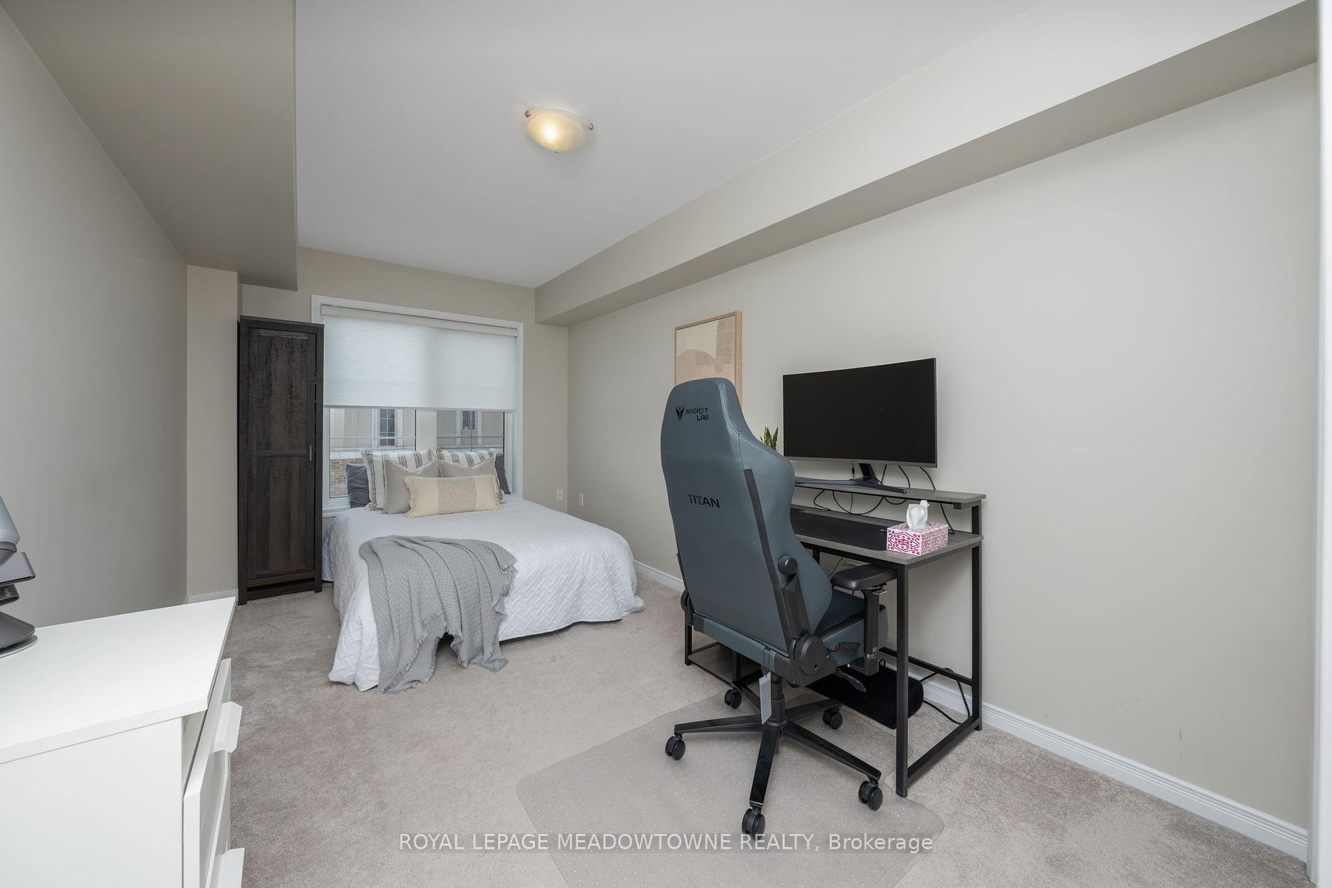 3 Bedrooms Condo at 2441 Greenwich, Oakville For sale