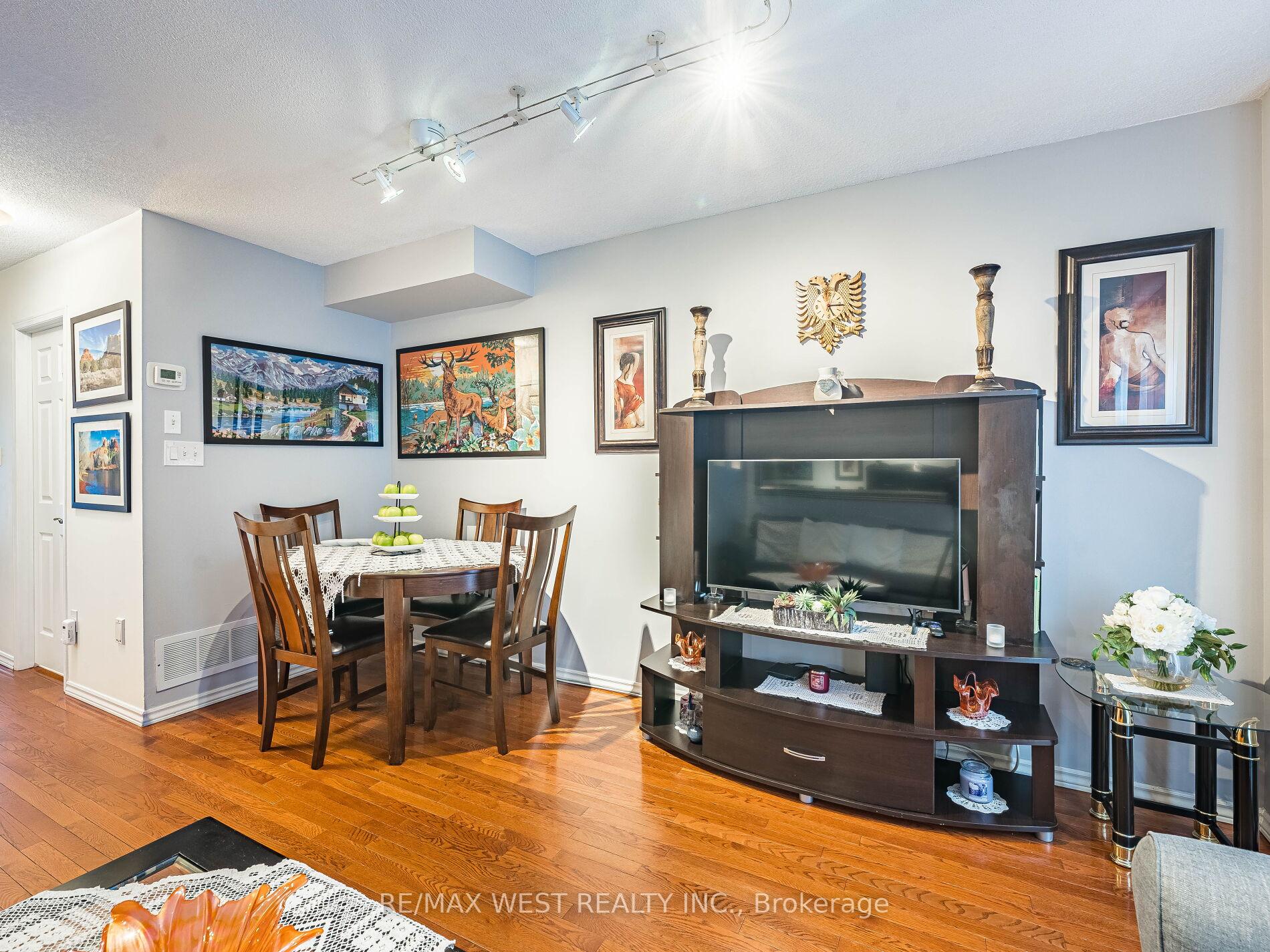 4 Bedrooms Condo at 1168 Arena, Mississauga For sale