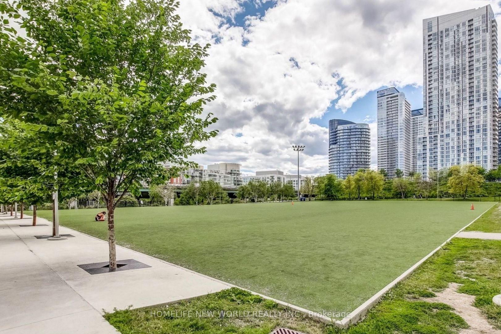 3 Bedrooms Condo at 90 Queens Wharf, Toronto For sale