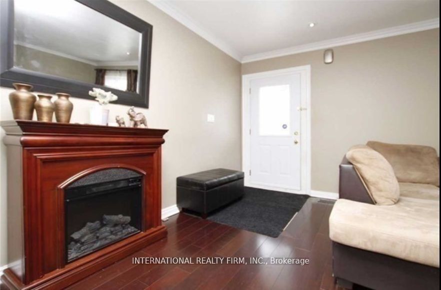 210 Belgravia Avenue W, #Main Floor