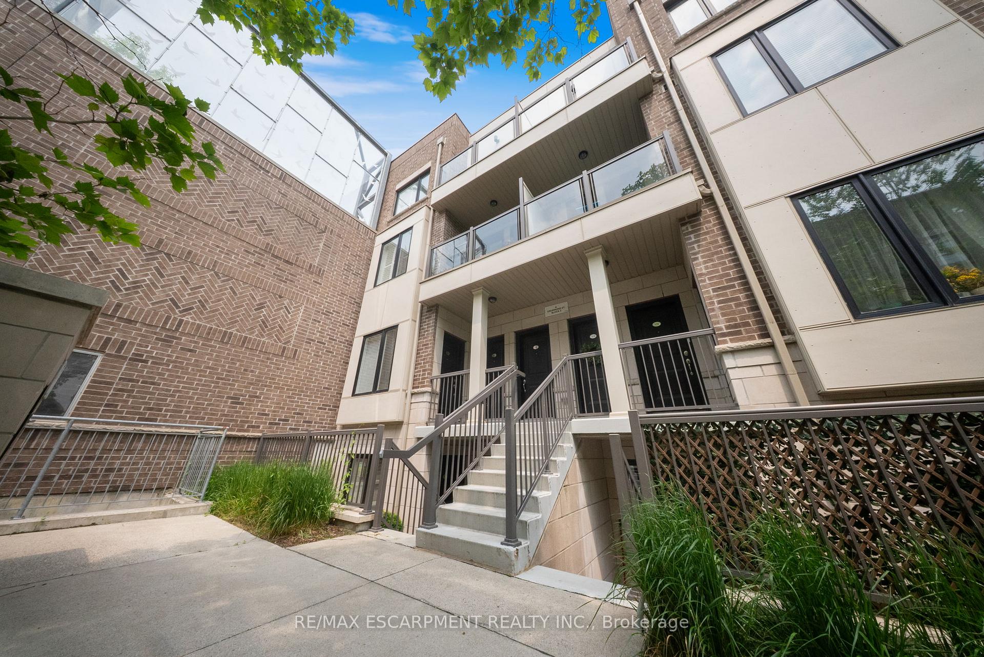 2 Bedrooms Condo at 6 Drummond, Toronto For sale
