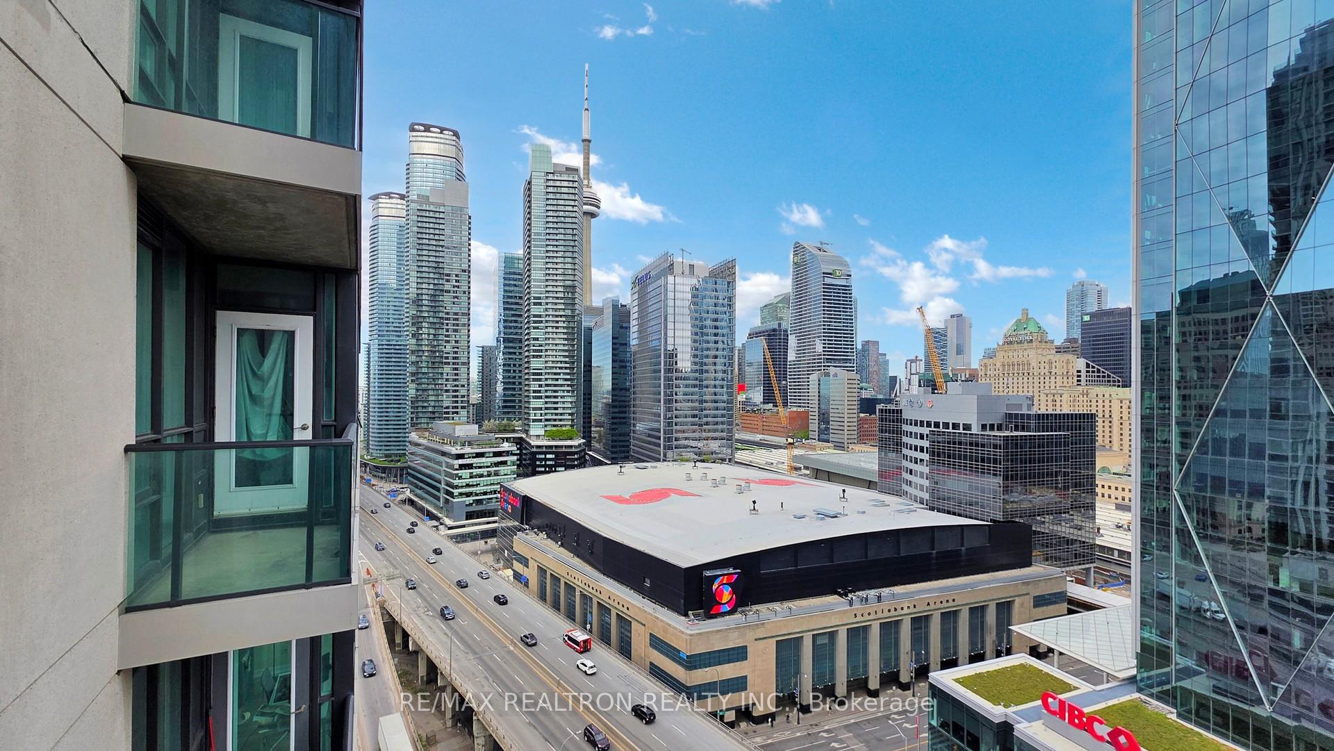 1 Bedroom Condo at 18 Harbour, Toronto For sale