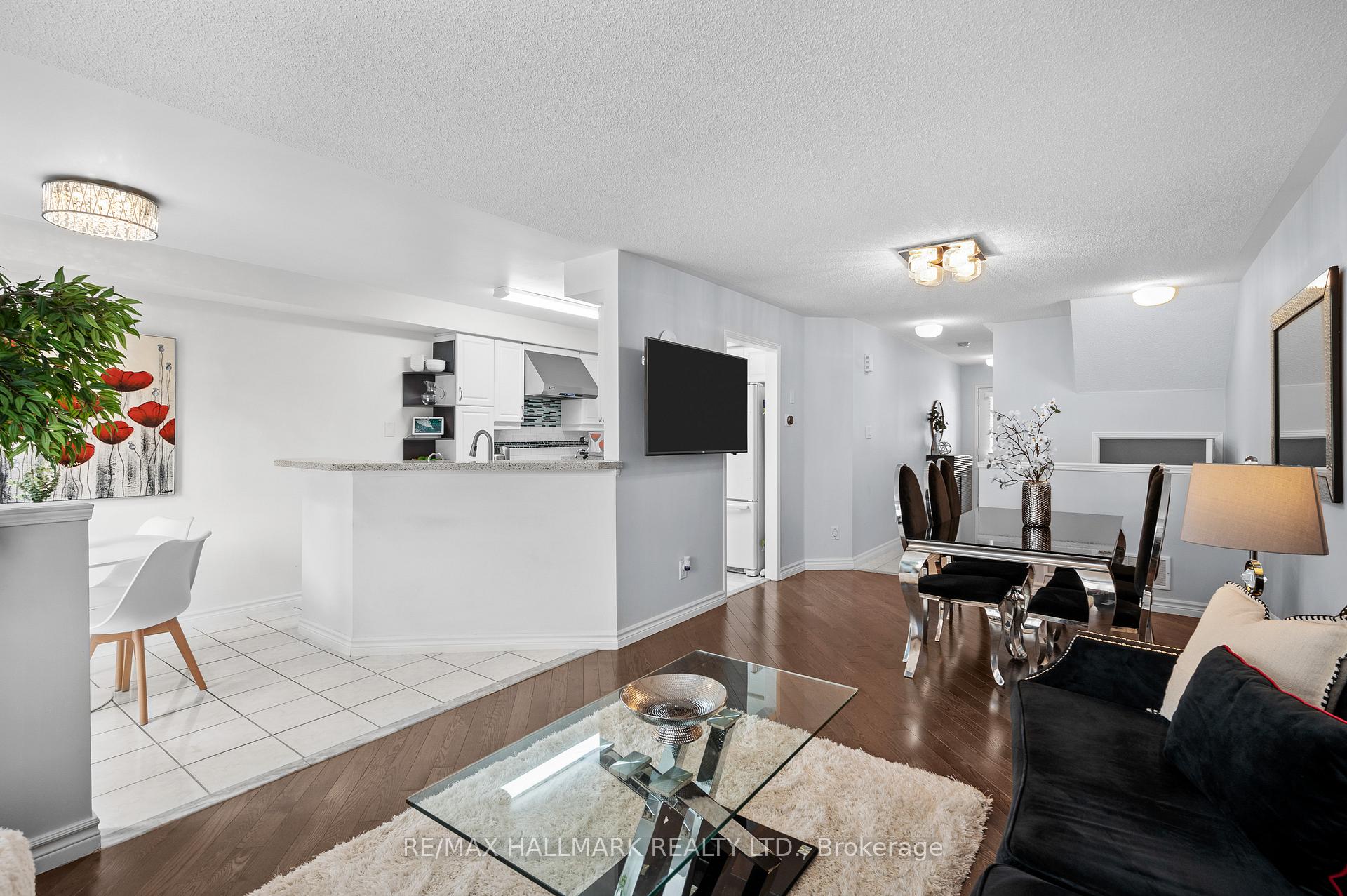 3 Bedrooms Condo at 5950 Glen Erin,  Mississauga For sale