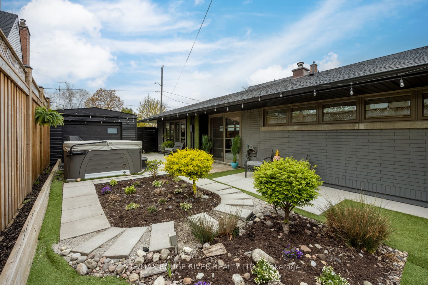 693 Carnegie Avenue