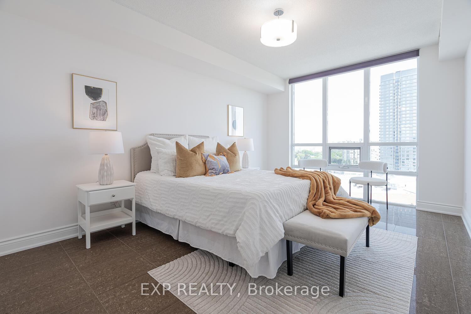 3 Bedrooms Condo at 88 Promenade, Vaughan For sale