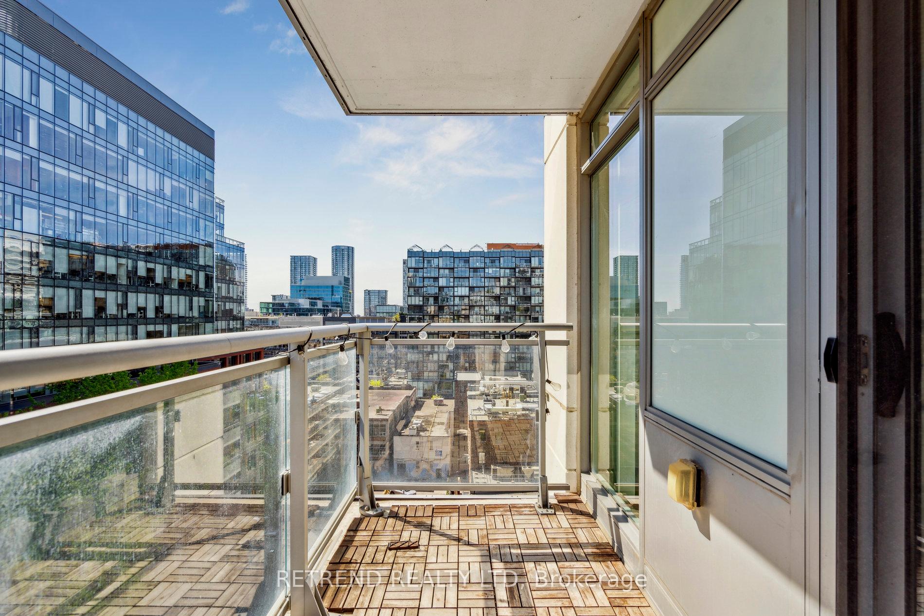 3 Bedrooms Condo at 525 Adelaide, Toronto For sale
