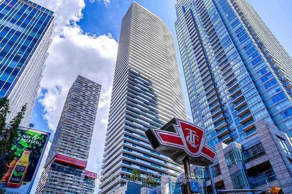 2221 Yonge