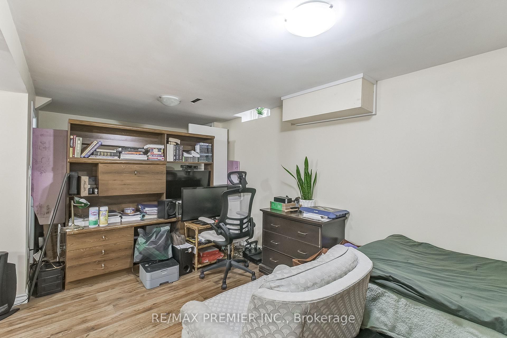 4 Bedrooms Condo at 3600 Colonial, Mississauga For sale