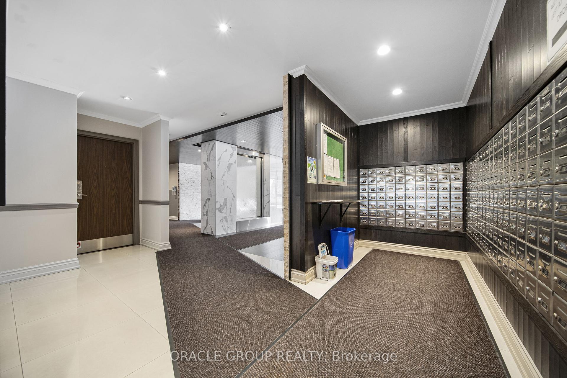 1 Bedroom Condo at 1485 Lakeshore,  Mississauga For sale