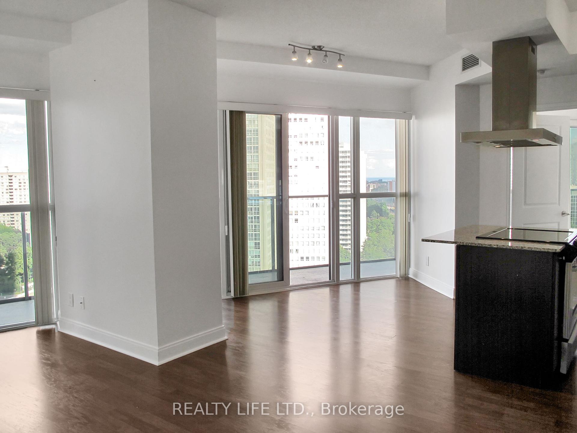 2 Bedrooms Condo at 60 Absolute, Mississauga For sale