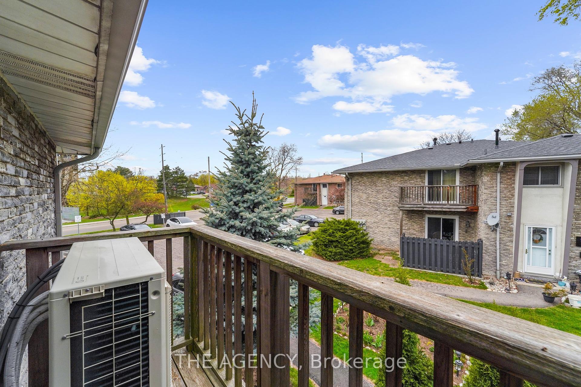 3 Bedrooms Condo at 965 Francis, Burlington For sale