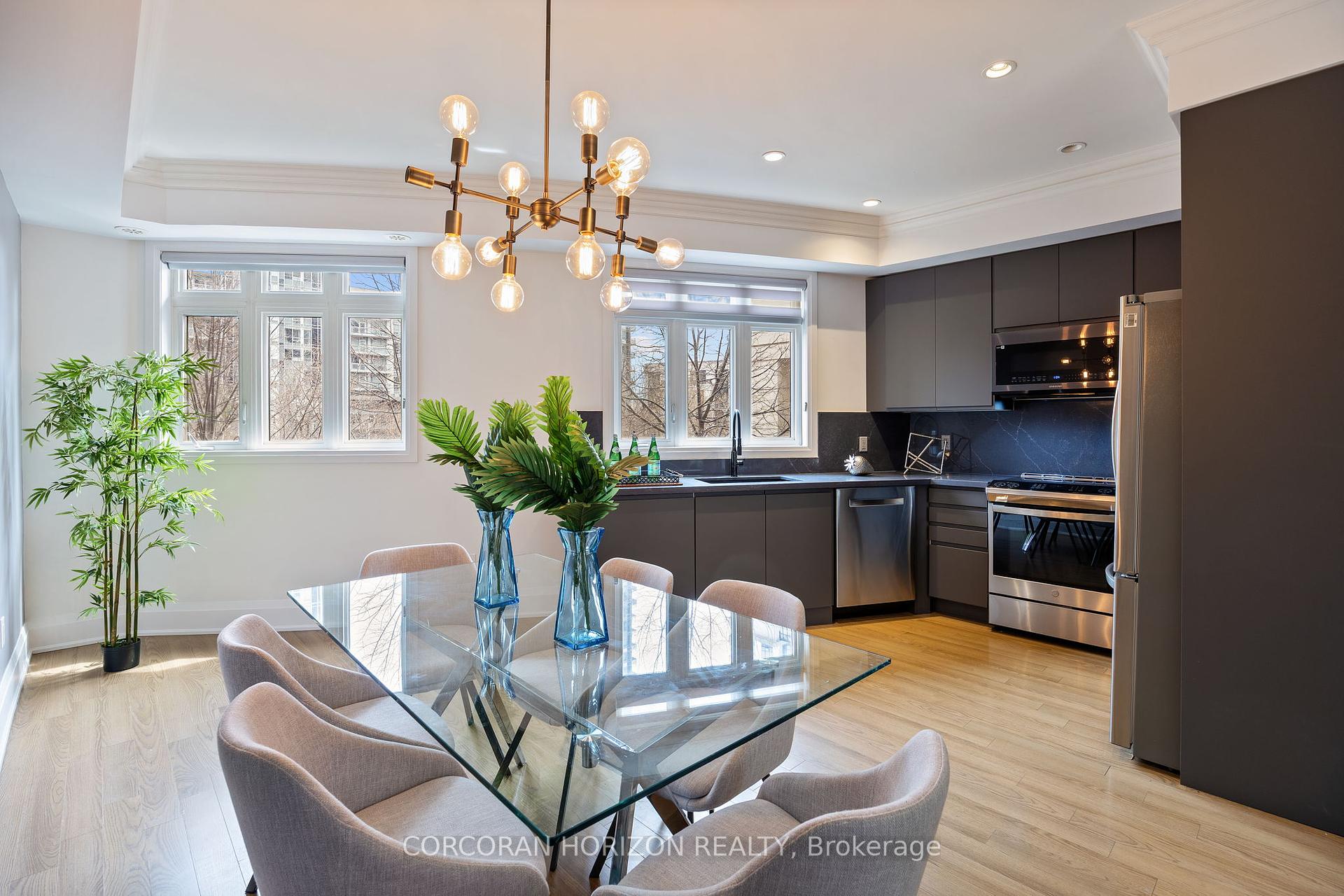 4 Bedrooms Condo at 9 Oakburn, Toronto For sale