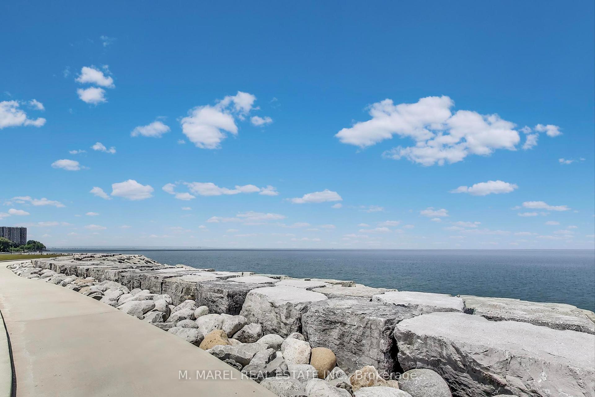 4 Bedrooms Condo at 484 Millen, Hamilton For sale