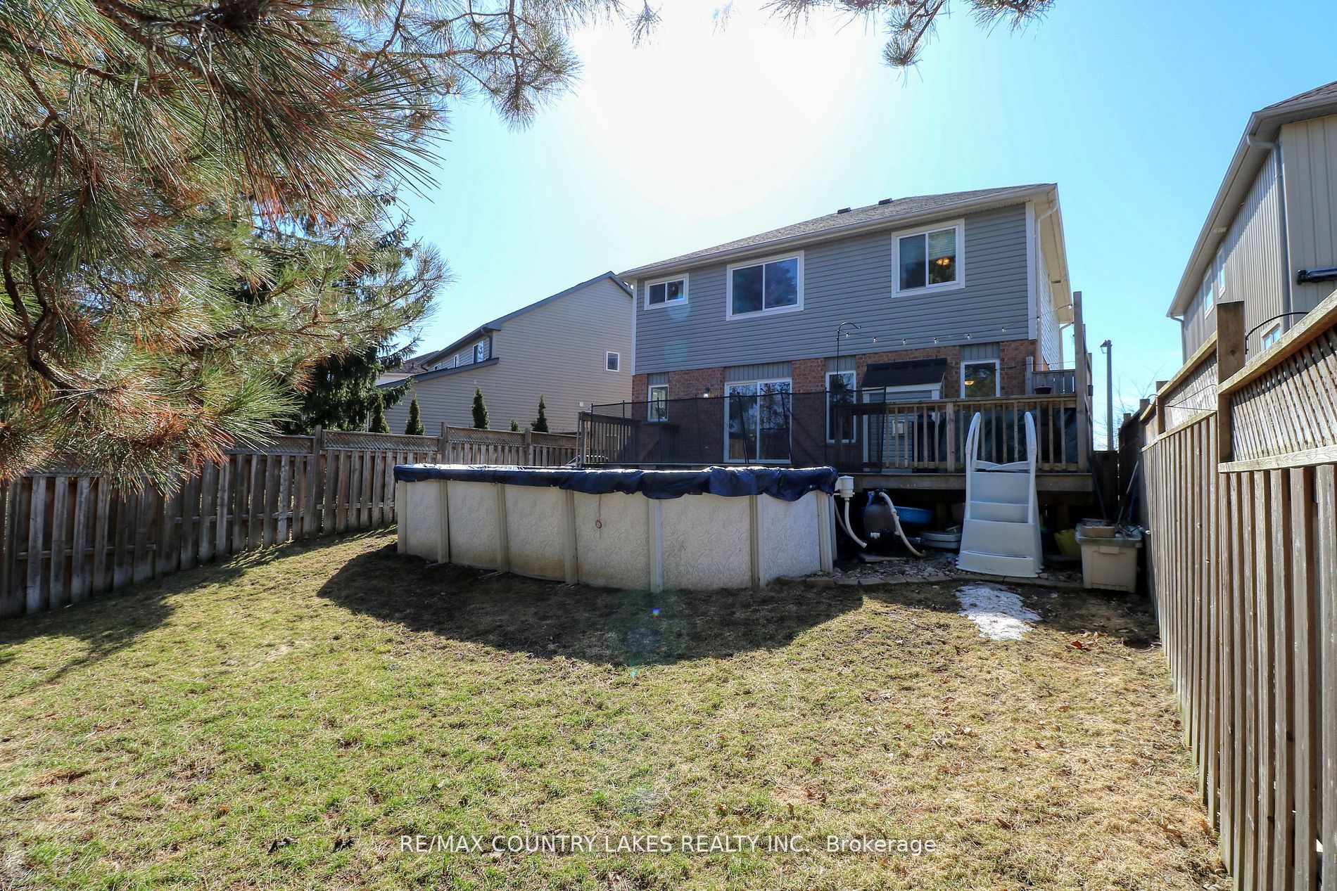 8 Fallingbrook Crescent